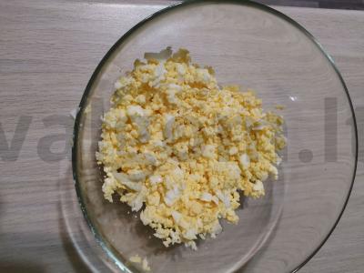 Salotų mišinys su tunu ir kiaušiniu Žingsnis 2