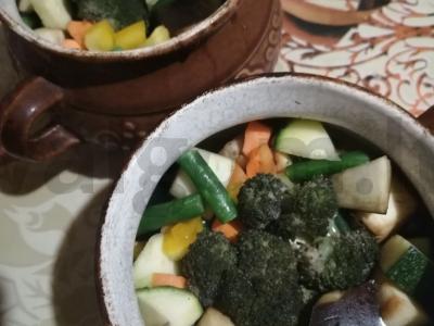 Mėsa su daržovių mišiniu puoduose Žingsnis 5