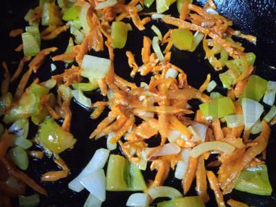 Azijietiško stiliaus greito paruošimo makaronai Žingsnis 1