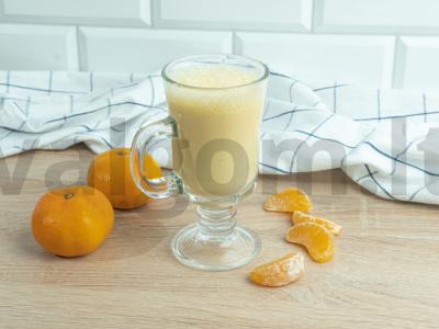 Kefyro gėrimas su mandarinų ir ciberžolės pagrindine nuotrauka