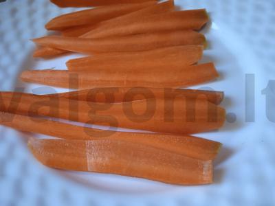 Morkos su parmezanu, keptos su itališkomis žolelėmis Žingsnis 1