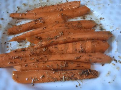 Morkos su parmezanu, keptos su itališkomis žolelėmis Žingsnis 3