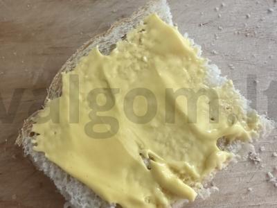 Karšti sumuštiniai su krabų lazdelėmis ir česnako pasta Žingsnis 1