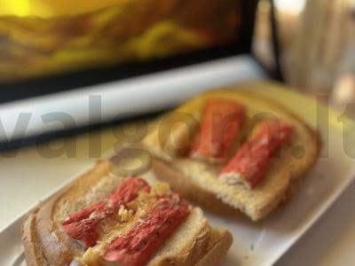 Karšti sumuštiniai su krabų lazdelėmis ir česnako pasta pagrindine nuotrauka