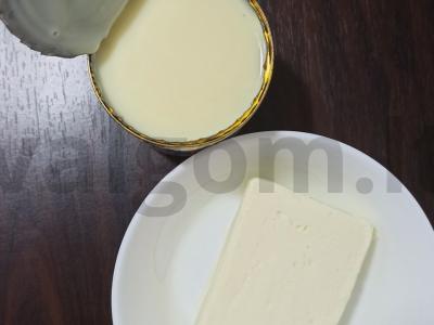 Grietinėlė su kondensuotu pienu pyragams Žingsnis 1