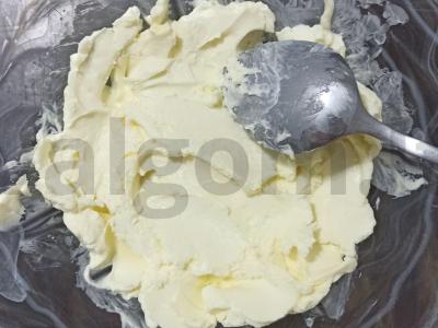 Grietinėlė su kondensuotu pienu pyragams Žingsnis 3