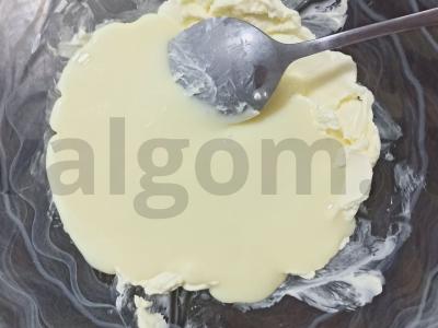 Grietinėlė su kondensuotu pienu pyragams Žingsnis 4