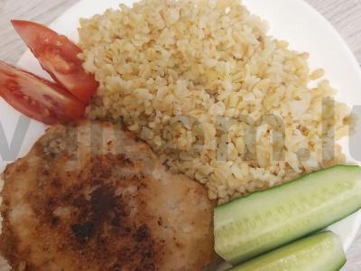 Kiaulienos kotletas su bulguru garnyrui pagrindine nuotrauka