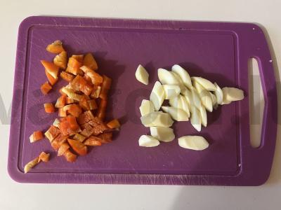 Sotūs, traškūs, mėsos pica su mocarelos sūrio plutele Žingsnis 3