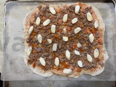 Sotūs, traškūs, mėsos pica su mocarelos sūrio plutele Žingsnis 6