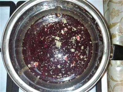 Vištiena, kepta vyno glazūroje su granatu Žingsnis 1