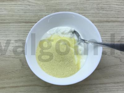 Kefyro apkepas su manų kruopomis pusryčiams Žingsnis 1