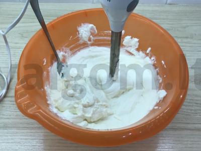 Kefyro apkepas su manų kruopomis pusryčiams Žingsnis 3