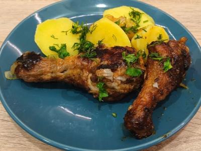 Vištienos kojos keptos aluje pagrindine nuotrauka