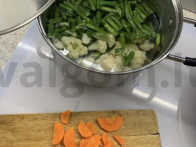 Dietinė kalakutienos troškinys Žingsnis 1