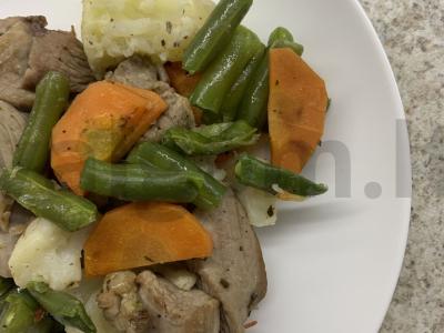 Dietinė kalakutienos troškinys pagrindine nuotrauka