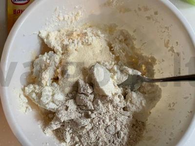 Sūrio blynai iš manų kruopų ir kokosų miltų Žingsnis 2