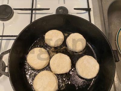 Sūrio blynai iš manų kruopų ir kokosų miltų Žingsnis 6