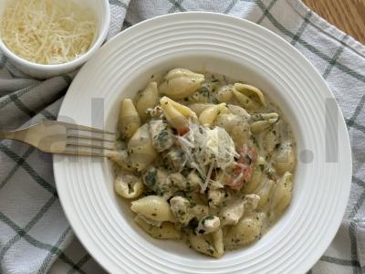 Makaronai su špinatais ir vištiena per 20 minučių pagrindine nuotrauka