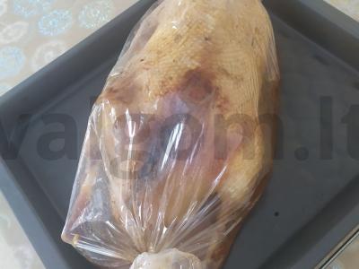 Antis, kepta su obuoliais ir džiovintais abrikosais Žingsnis 4