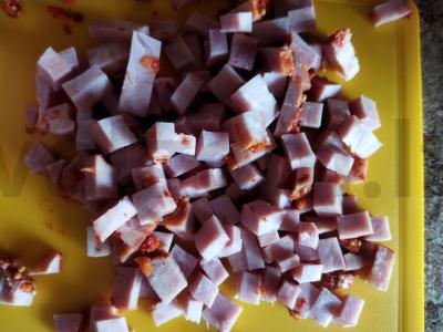 Salotas „Aštrus lengvumas“ su kumpiu Žingsnis 1