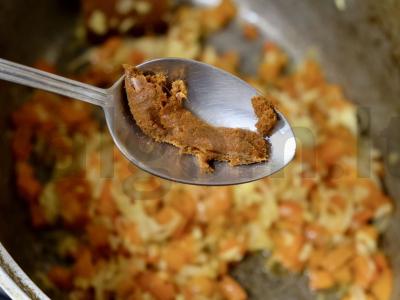 Pikantiškas vištienos sriuba su ryžių makaronais Žingsnis 5