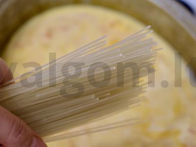 Pikantiškas vištienos sriuba su ryžių makaronais Žingsnis 6