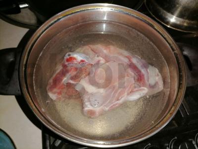 Rūgštynių sriuba su kiauliena ant kaulo ir bulvėmis Žingsnis 1