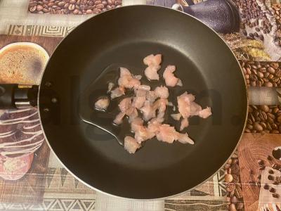 Skani sūrio kesadilija su vyšniniais pomidorais, morkomis ir vištienos filė Žingsnis 1