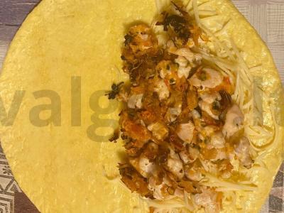 Skani sūrio kesadilija su vyšniniais pomidorais, morkomis ir vištienos filė Žingsnis 7