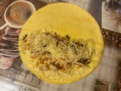 Skani sūrio kesadilija su vyšniniais pomidorais, morkomis ir vištienos filė Žingsnis 8