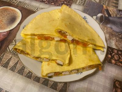 Skani sūrio kesadilija su vyšniniais pomidorais, morkomis ir vištienos filė Žingsnis 10