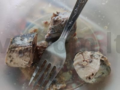 Pica iš sluoksniuoto tešlos su tunu ir sūriu Žingsnis 1