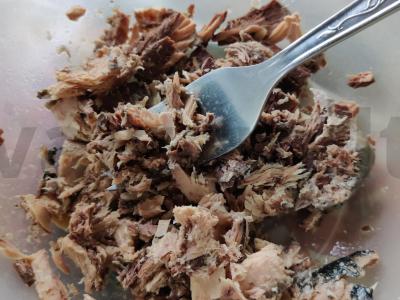 Pica iš sluoksniuoto tešlos su tunu ir sūriu Žingsnis 2