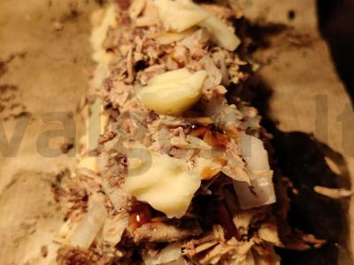 Pica iš sluoksniuoto tešlos su tunu ir sūriu Žingsnis 10