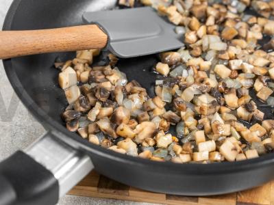 Skani grikių košė su grybais ir svogūnais Žingsnis 1