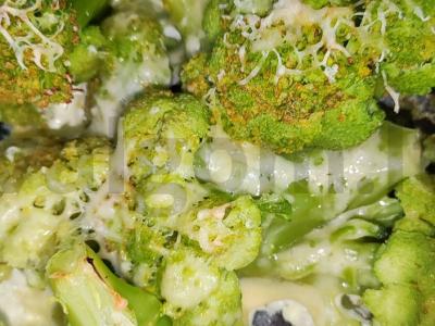 Brokoliai su sūriu pagrindine nuotrauka