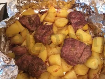 Kepta folijoje kiauliena su bulvėmis Žingsnis 5