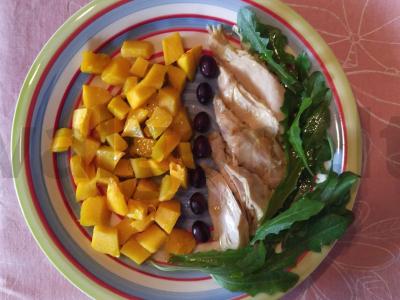 Vištiena su moliūgu ir kiaulpienių lapais pagrindine nuotrauka