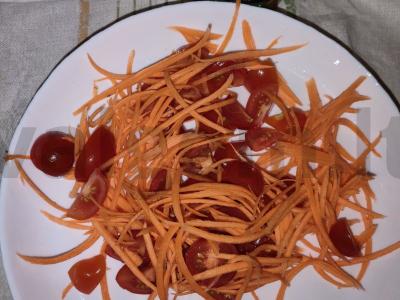 Salotas „Lengvumas“ su pomidorais ir mocarela Žingsnis 2