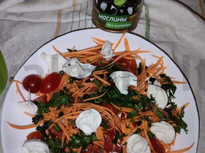 Salotas „Lengvumas“ su pomidorais ir mocarela Žingsnis 3