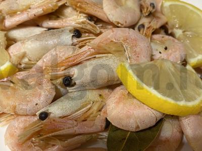 Virti krevetės su citrina ir lauro lapu pagrindine nuotrauka