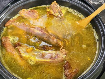 Žirnių sriuba su rūkytomis kiaulienos šonkauliais Žingsnis 7