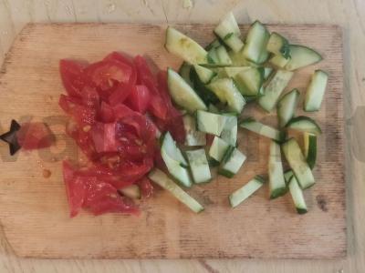 Kopūstų salotas su pomidoru, agurku ir obuolių actu Žingsnis 2