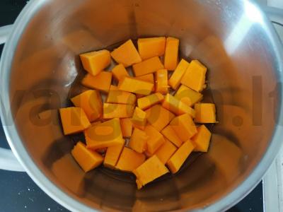 Moliūgų varškėtukai su razinomis ir cinamonu Žingsnis 1