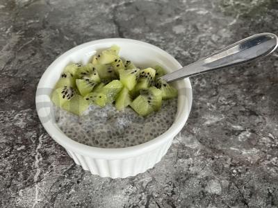 Namų čia pudingas su kiviais pagrindine nuotrauka