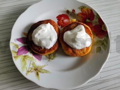 Moliūgų varškėtukai su razinomis ir cinamonu pagrindine nuotrauka