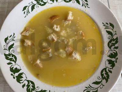 Mėsos ir kiaulienos tyrės sriuba pagrindine nuotrauka