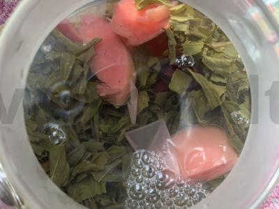 Žaliasis arbata su obuoliais ir juodųjų serbentų uogomis Žingsnis 2