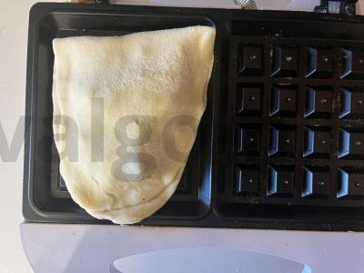 Krisčiai pyragėlis su razinomis, pagamintas vaflinėje Žingsnis 4